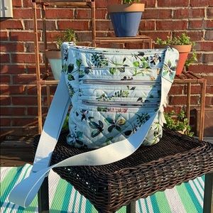 Vera Bradley Triple Zip Hipster Seawater Blooms